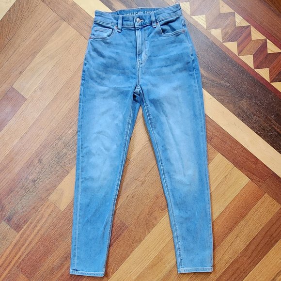 American Eagle Outfitters Light Wash "Mom Jean" Size 0 - Picture 3 of 16